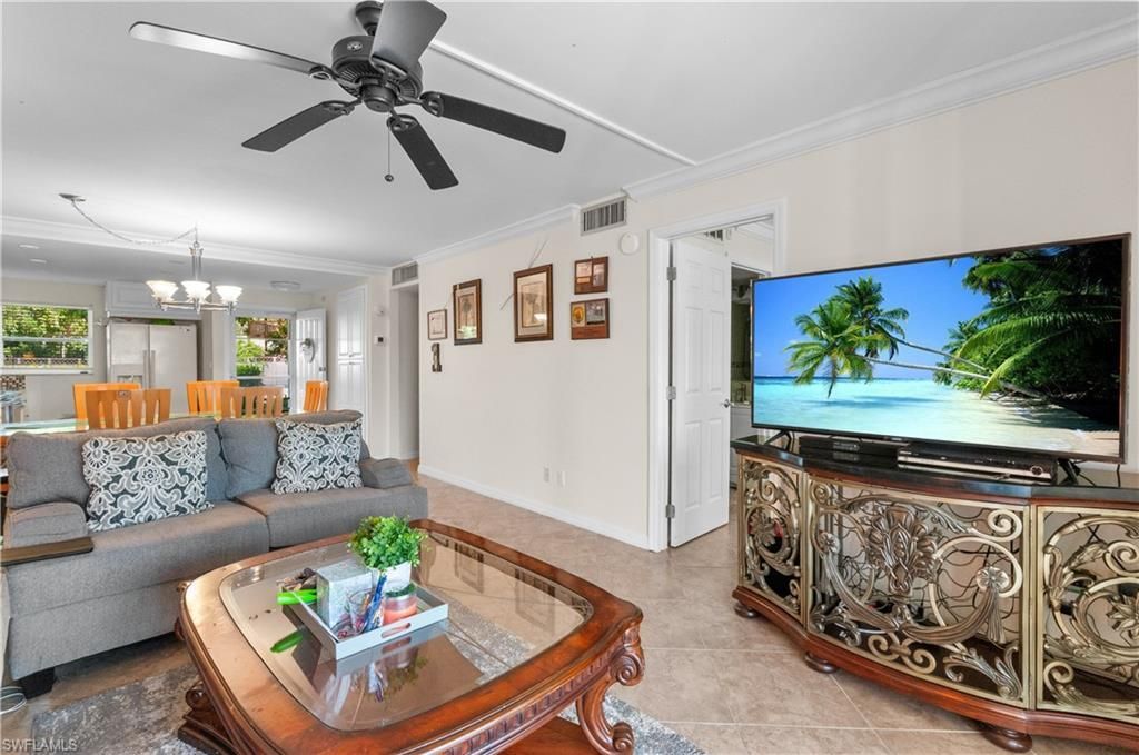 49 High Point Cir S, Unit 102, Naples, FL 34103 Photo