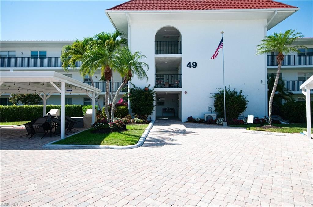 49 High Point Cir S, Unit 102, Naples, FL 34103 Photo