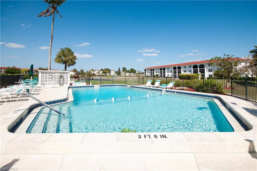 49 High Point Cir S, Unit 102, Naples, FL 34103 Photo