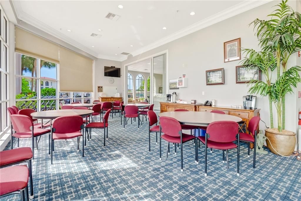 49 High Point Cir S, Unit 102, Naples, FL 34103 Photo