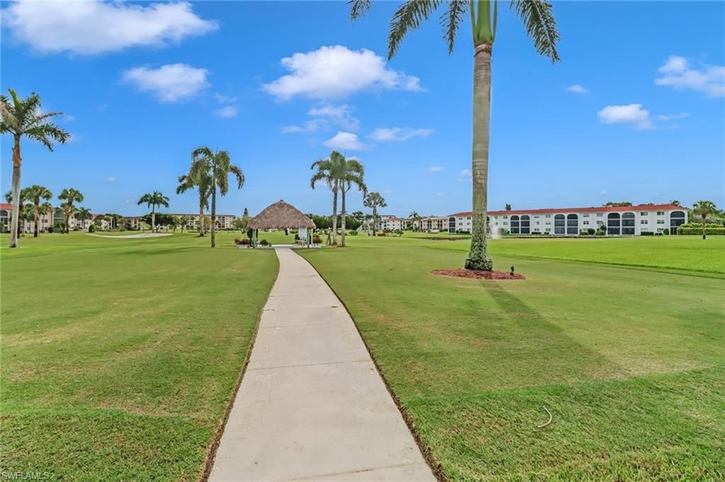 49 High Point Cir S, Unit 102, Naples, FL 34103 Photo