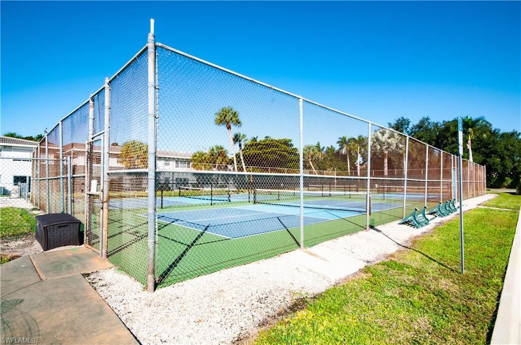 49 High Point Cir S, Unit 102, Naples, FL 34103 Photo