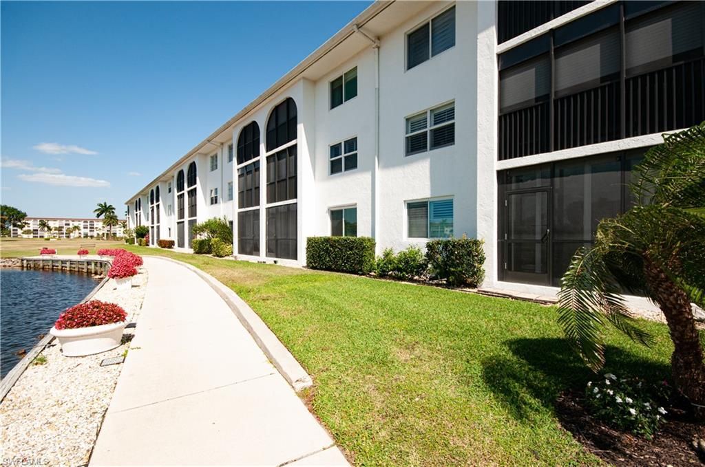 49 High Point Cir S, Unit 102, Naples, FL 34103 Photo