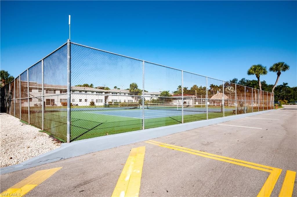 49 High Point Cir S, Unit 102, Naples, FL 34103 Photo