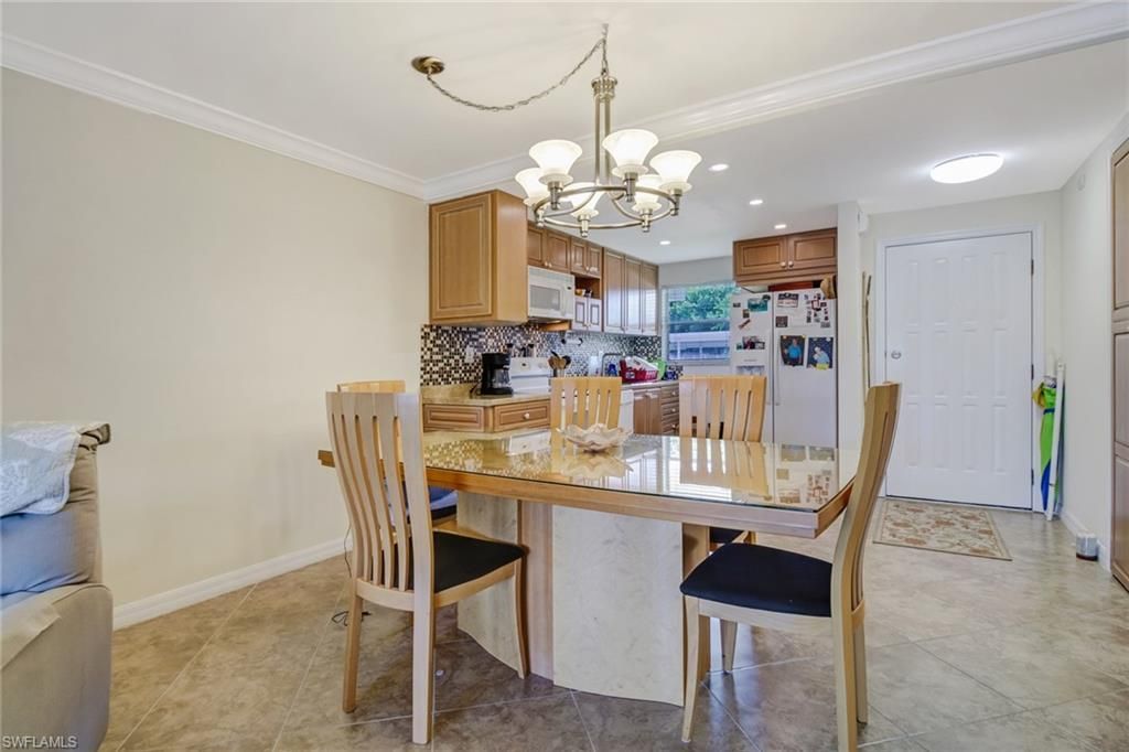 49 High Point Cir S, Unit 102, Naples, FL 34103 Photo