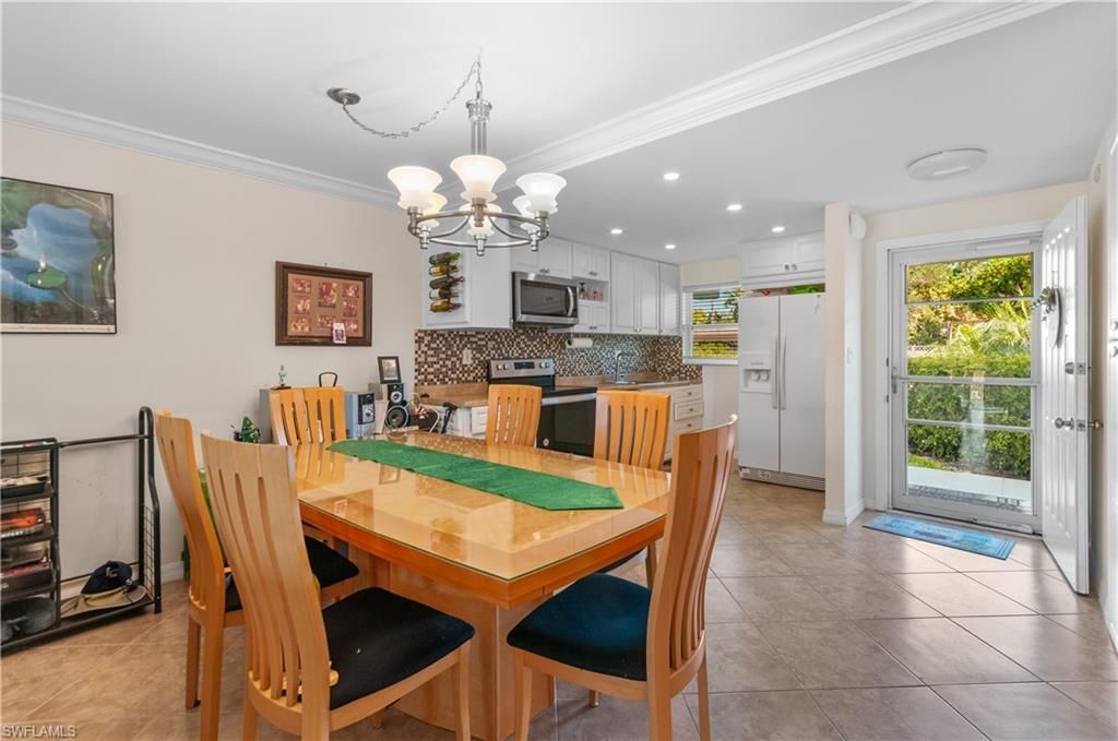 49 High Point Cir S, Unit 102, Naples, FL 34103 Photo