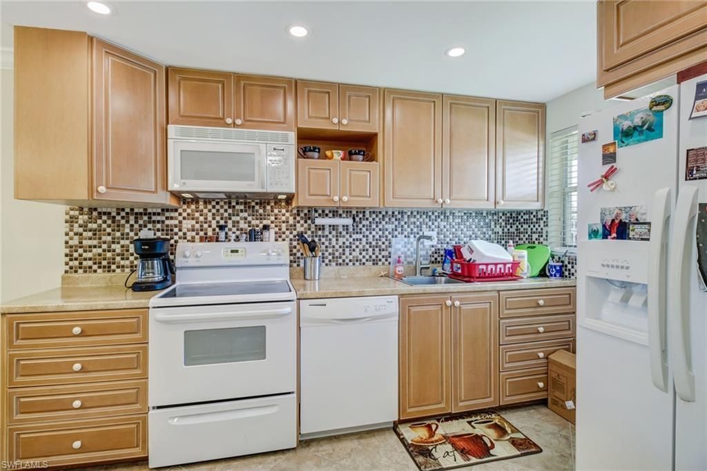 49 High Point Cir S, Unit 102, Naples, FL 34103 Photo