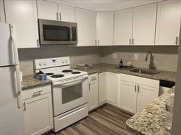 A1 Colonial Drive, Unit 5, Andover, MA 01810