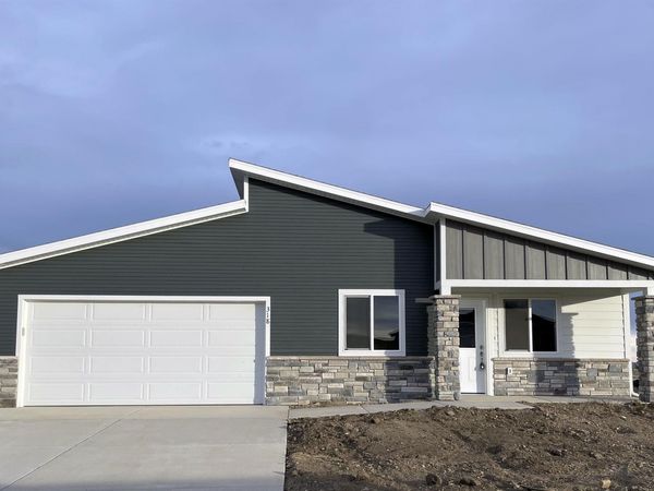 318 N VALLEY DR, Rapid CIty, SD 57703