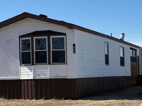 1001 S Harrison St, Lennox, SD 57039