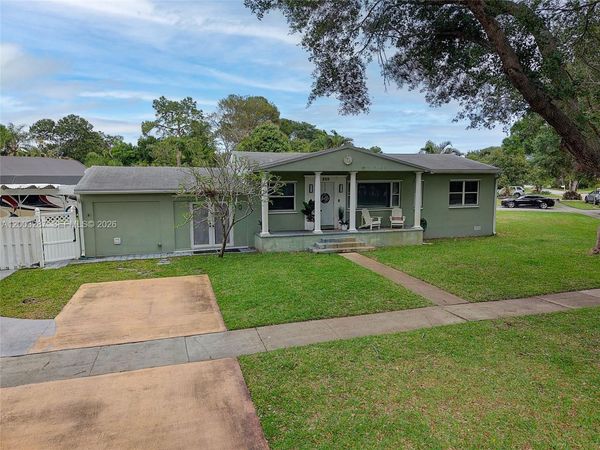 899 E Country Club Cir , Plantation, FL 33317