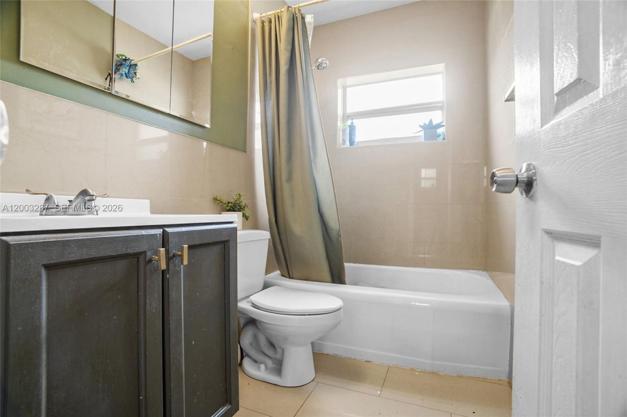 899 E Country Club Cir , Plantation, FL 33317 Photo