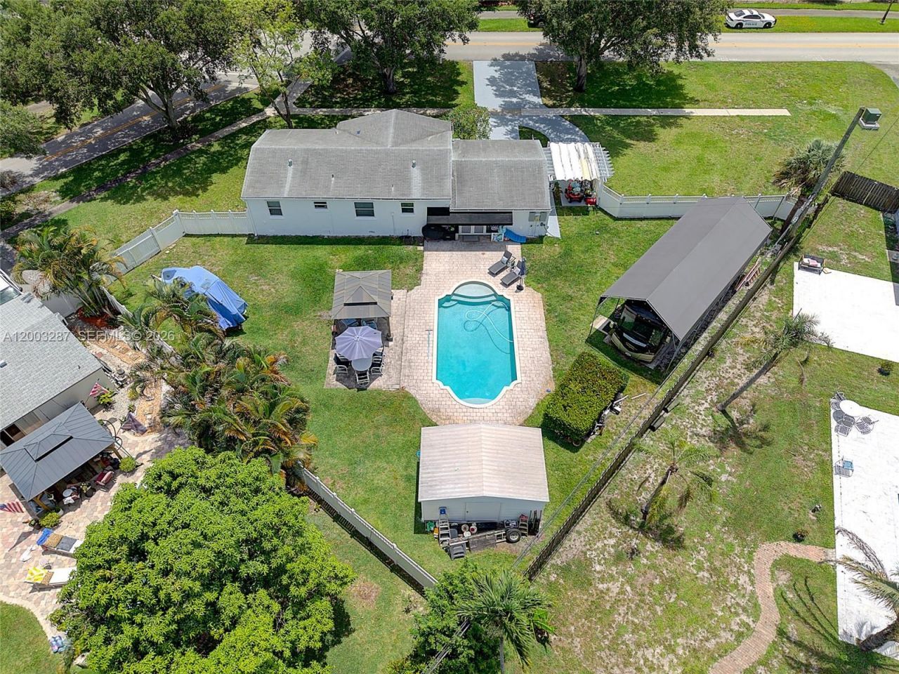 899 E Country Club Cir, Plantation, FL 33317 Photo