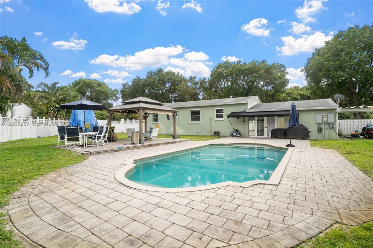 899 E Country Club Cir, Plantation, FL 33317 Photo