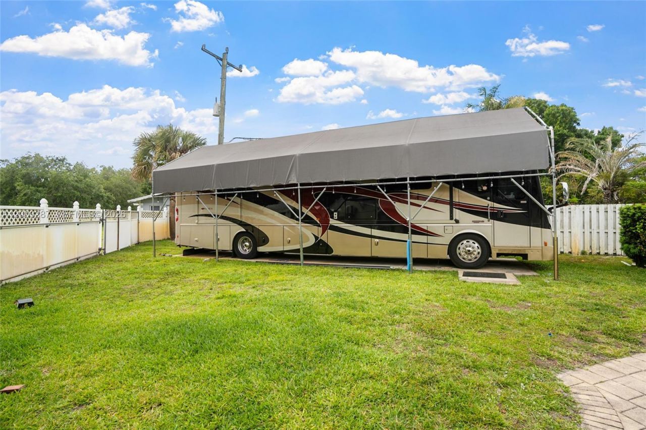 899 E Country Club Cir , Plantation, FL 33317 Photo