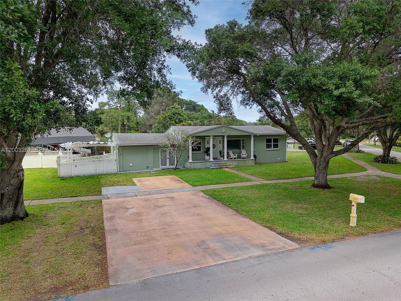 899 E Country Club Cir , Plantation, FL 33317 Photo