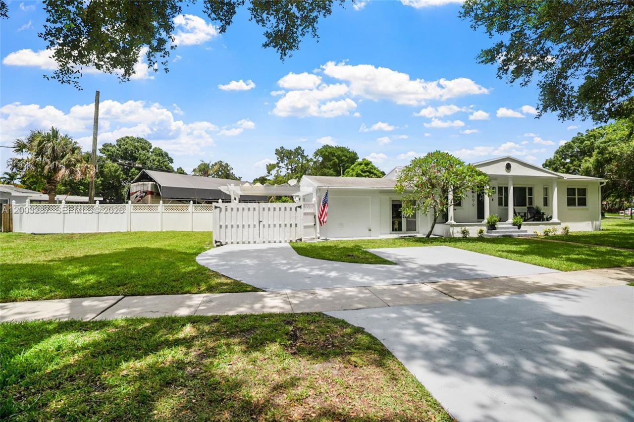 899 E Country Club Cir, Plantation, FL 33317 Photo