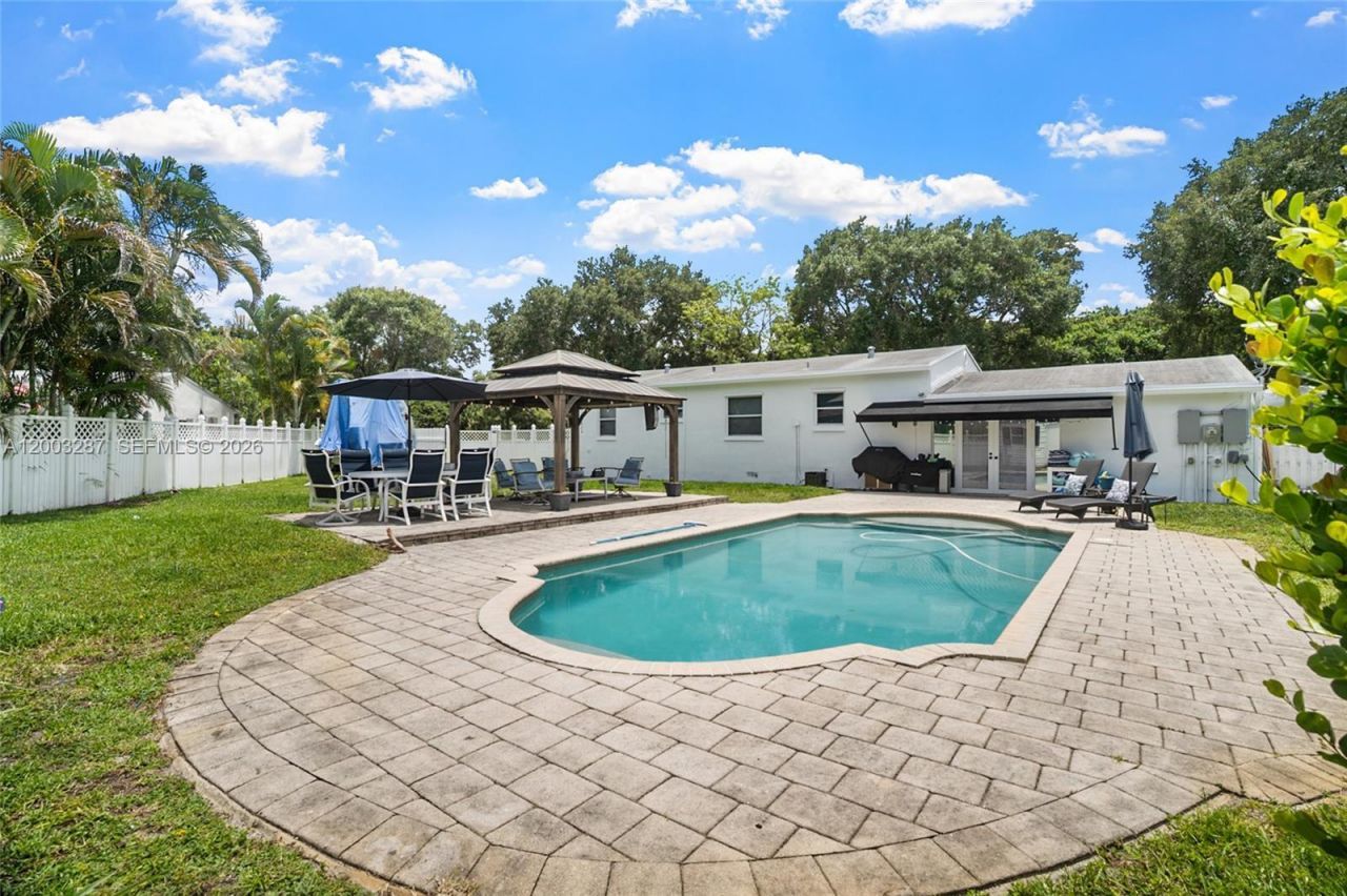899 E Country Club Cir, Plantation, FL 33317 Photo