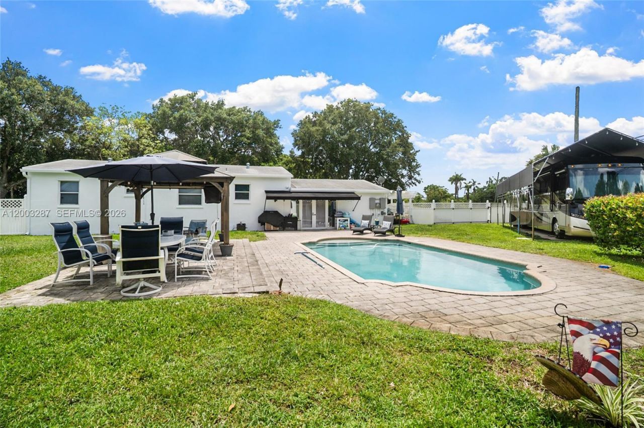 899 E Country Club Cir, Plantation, FL 33317 Photo