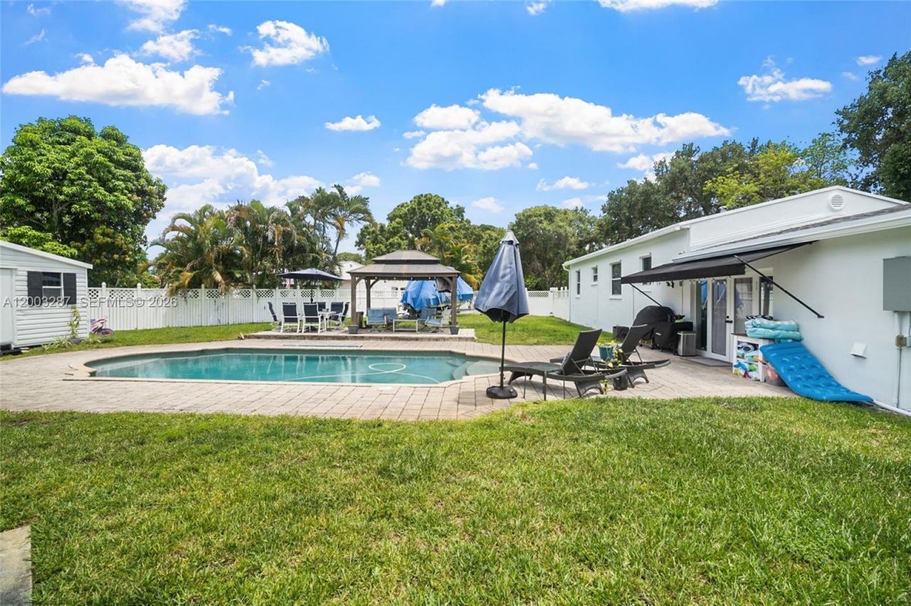 899 E Country Club Cir, Plantation, FL 33317 Photo