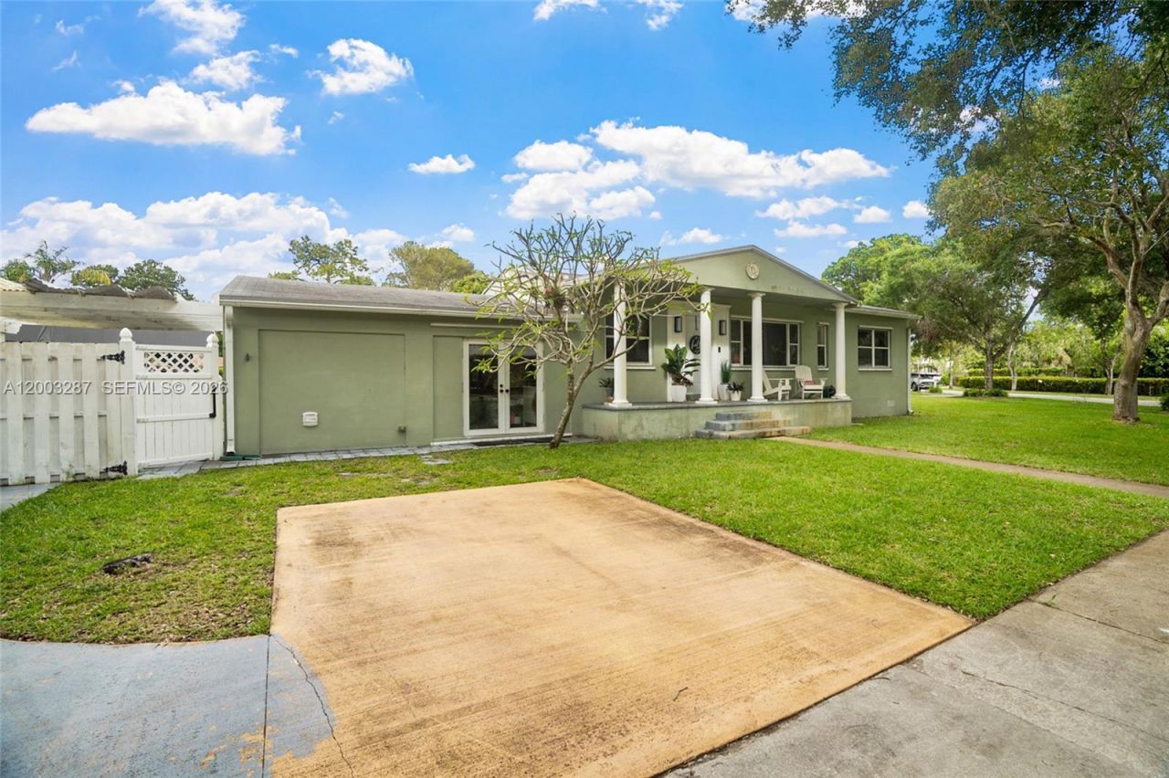 899 E Country Club Cir, Plantation, FL 33317 Photo