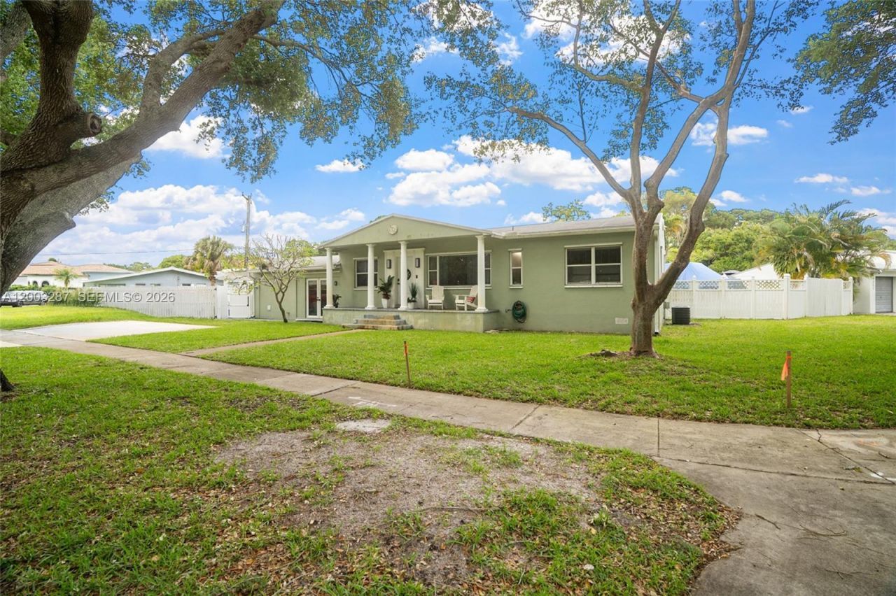 899 E Country Club Cir, Plantation, FL 33317 Photo
