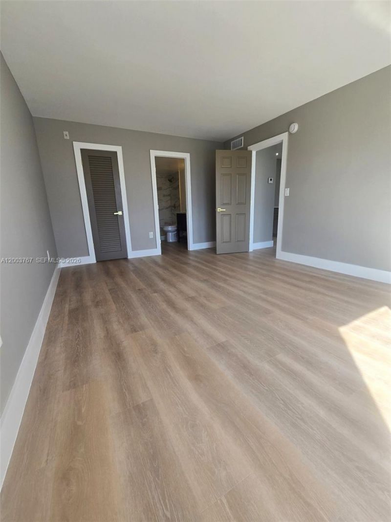 9800 W Bay Harbor Dr, Unit 305, Bay Harbor Islands, FL 33154 Photo