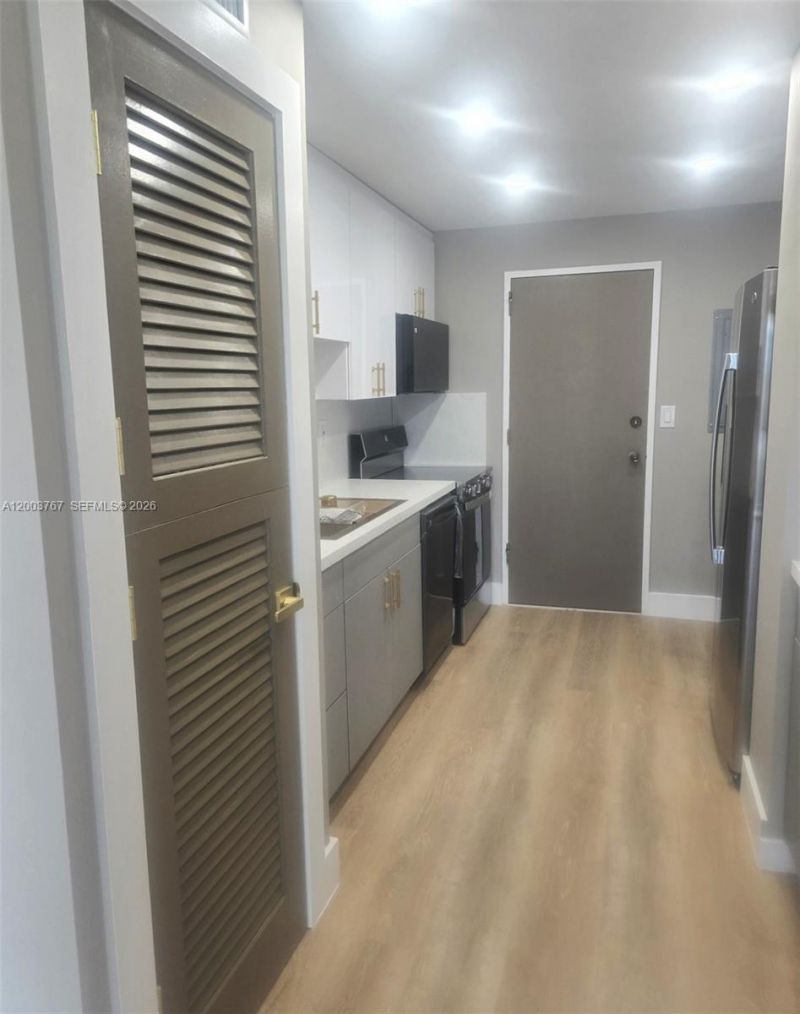 9800 W Bay Harbor Dr, Unit 305, Bay Harbor Islands, FL 33154 Photo