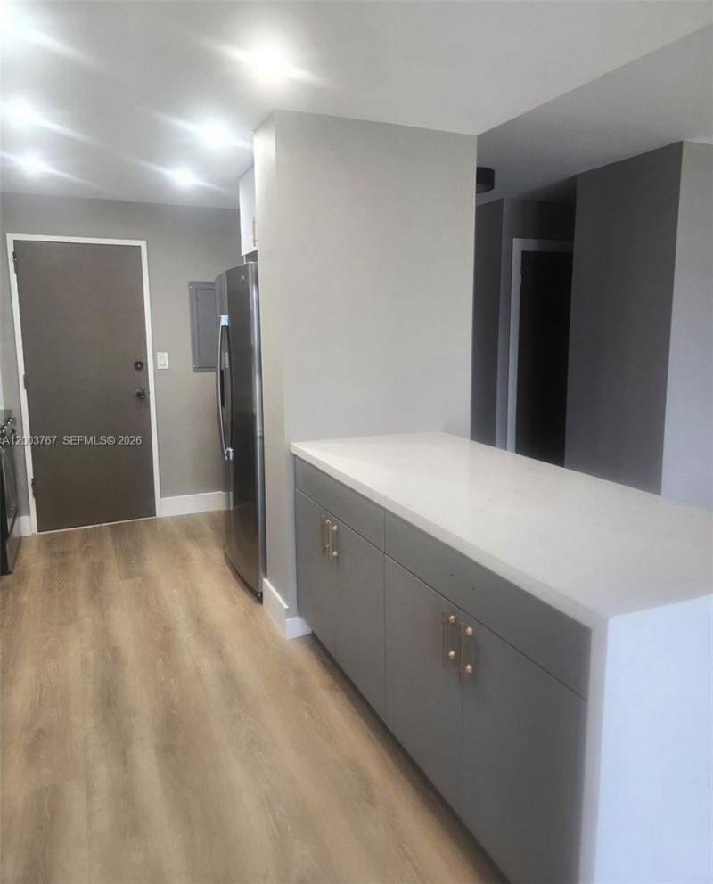 9800 W Bay Harbor Dr, Unit 305, Bay Harbor Islands, FL 33154 Photo