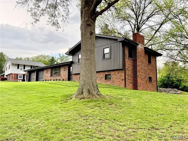 4901 Voltaire Drive , Godfrey, IL 62035