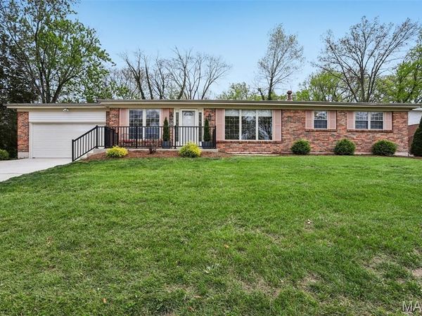 9616 Yorkshire Estates Drive, Crestwood, MO 63126