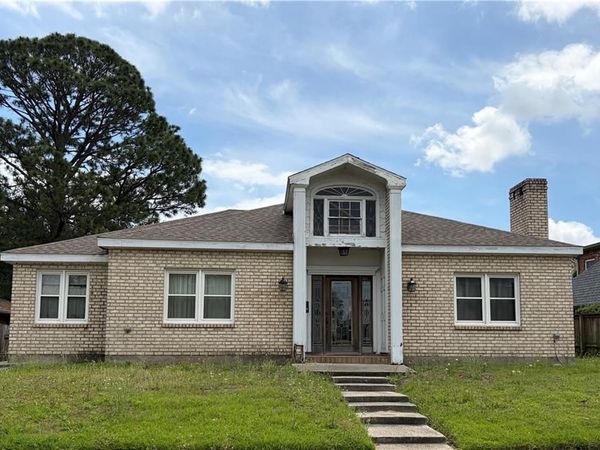 4737 BANCROFT Drive , New Orleans, LA 70122