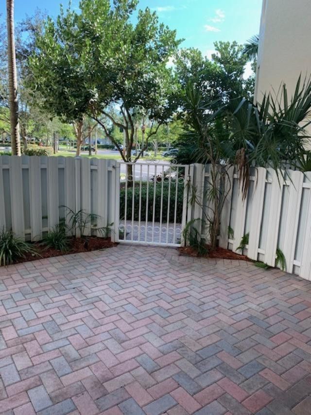 3500 Oaks Clubhouse Drive, Pompano Beach, FL 33069 Photo
