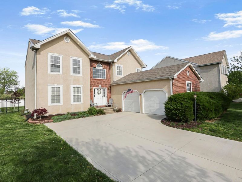 8227 Orange Station Loop, Lewis Center, OH 43035 Photo 2