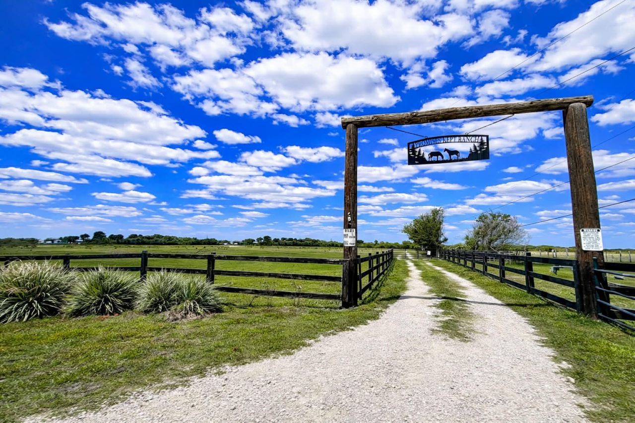 8121 NW 58th Lane, Okeechobee, FL 34972 Photo