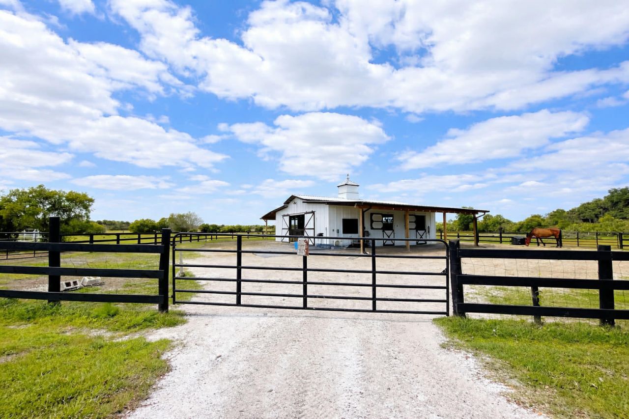 8121 NW 58th Lane, Okeechobee, FL 34972 Photo
