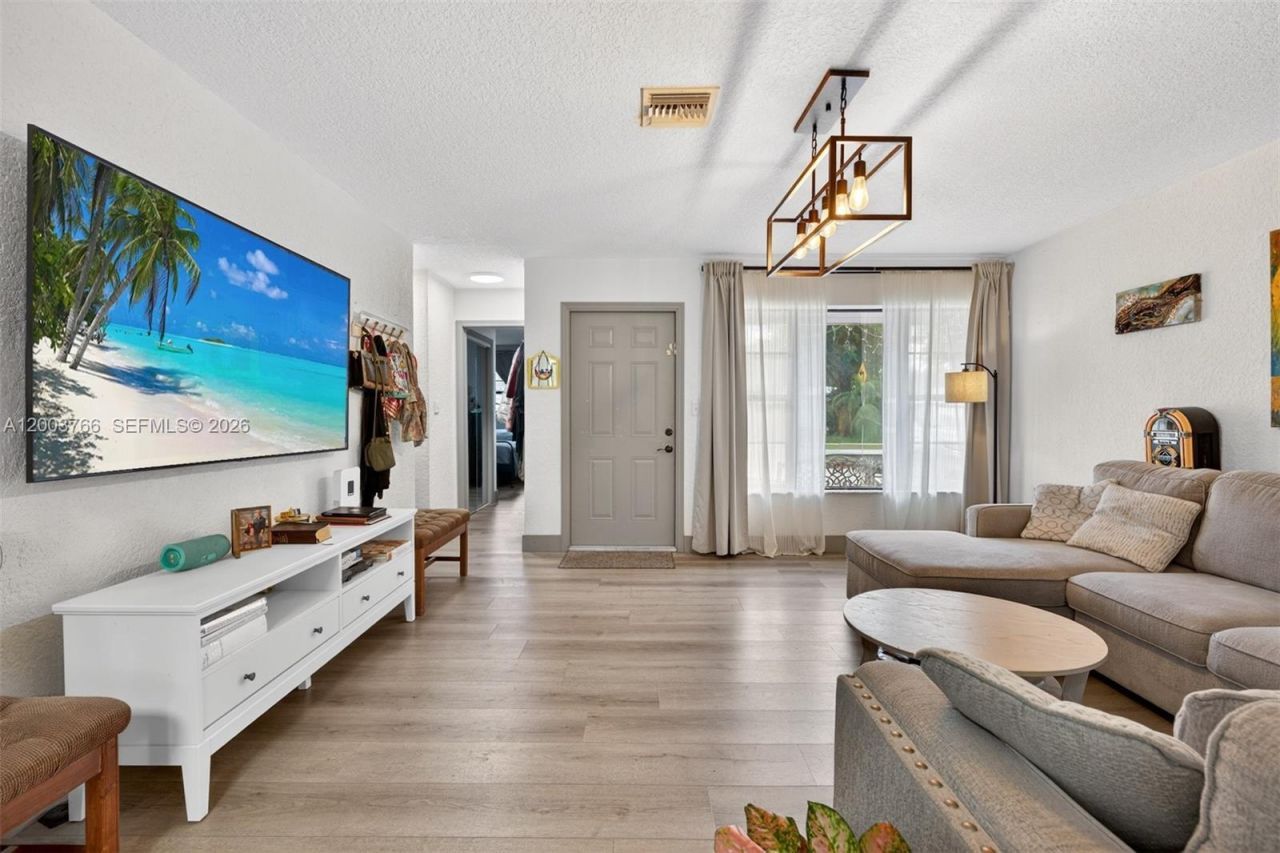 6551 Sherman St , Hollywood, FL 33024 Photo