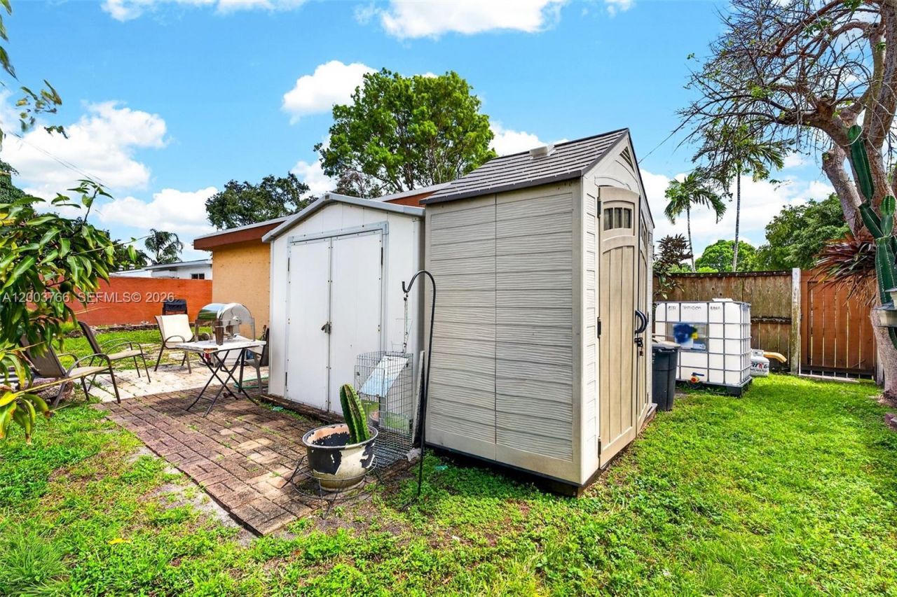 6551 Sherman St , Hollywood, FL 33024 Photo