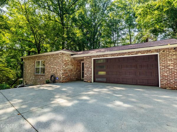 2513 SW Lakemoor Drive, Knoxville, TN 37920