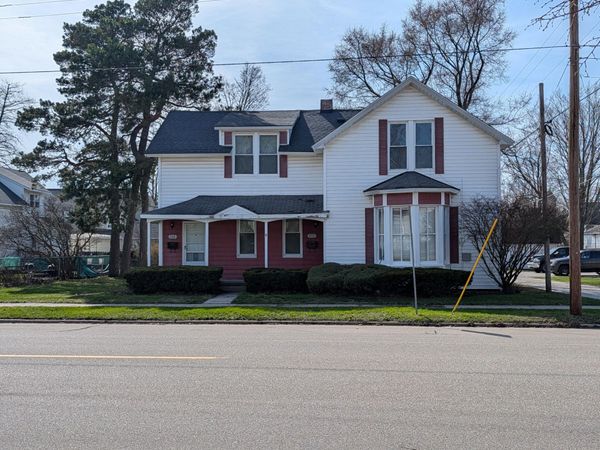 208 S Washington Avenue, Ludington, MI 49431