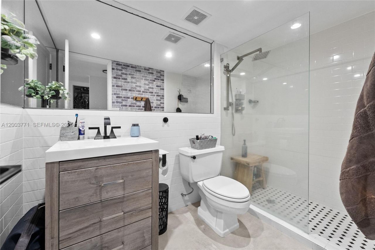 100 Edgewater Dr , Unit 129, Coral Gables, FL 33133 Photo