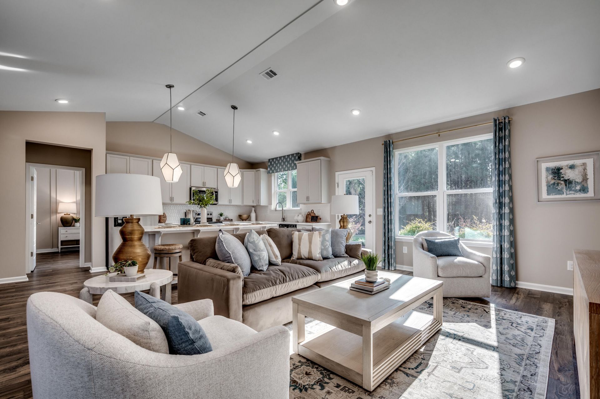 456 White Magnolia Street Photo 8