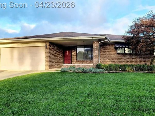 35626 Marina Drive, Sterling Heights, MI 48312