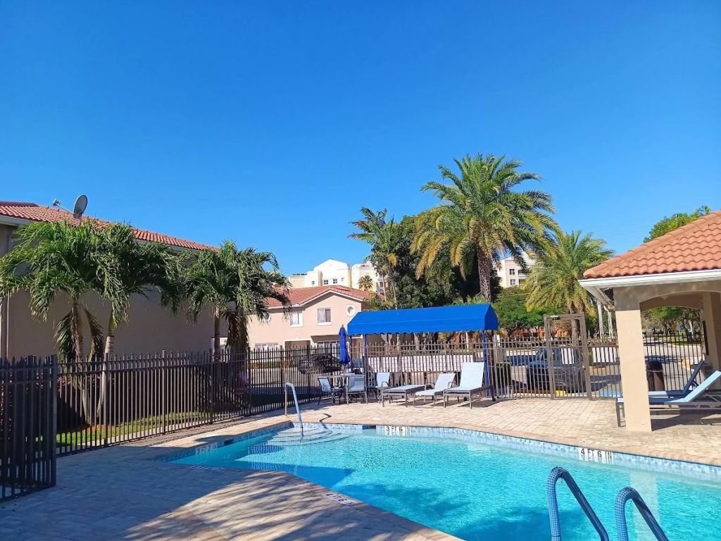 150 Riviera Circle, Weston, FL 33326 Photo