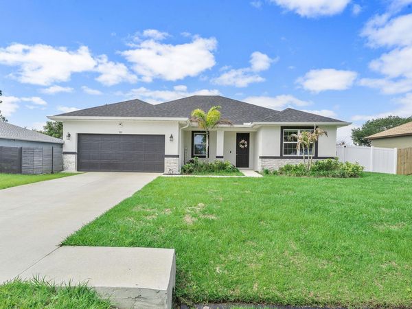 532 SW Sansom Lane, Port St. Lucie, FL 34953