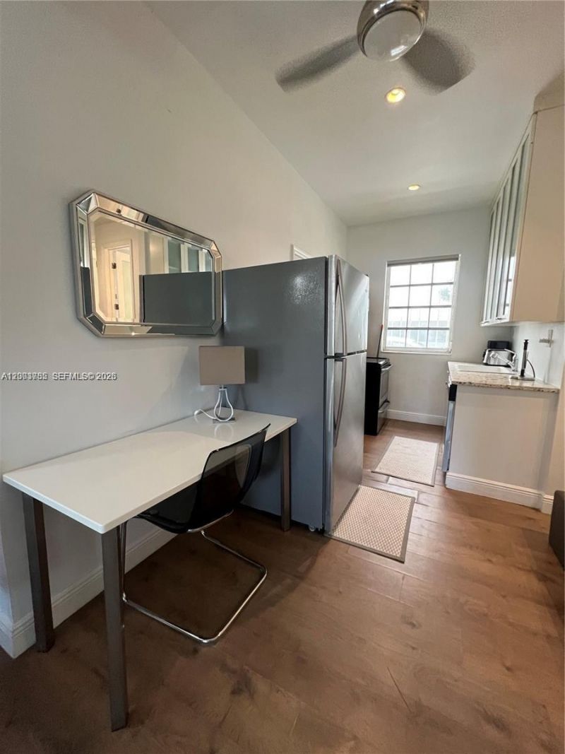 439 15th St , Unit 12, Miami Beach, FL 33139 Photo