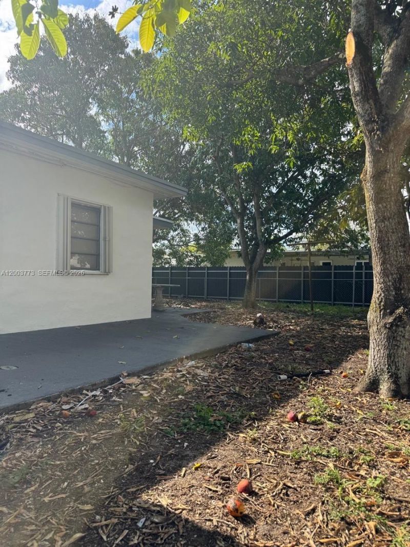 5260 SW 2nd St, Miami, FL 33134 Photo