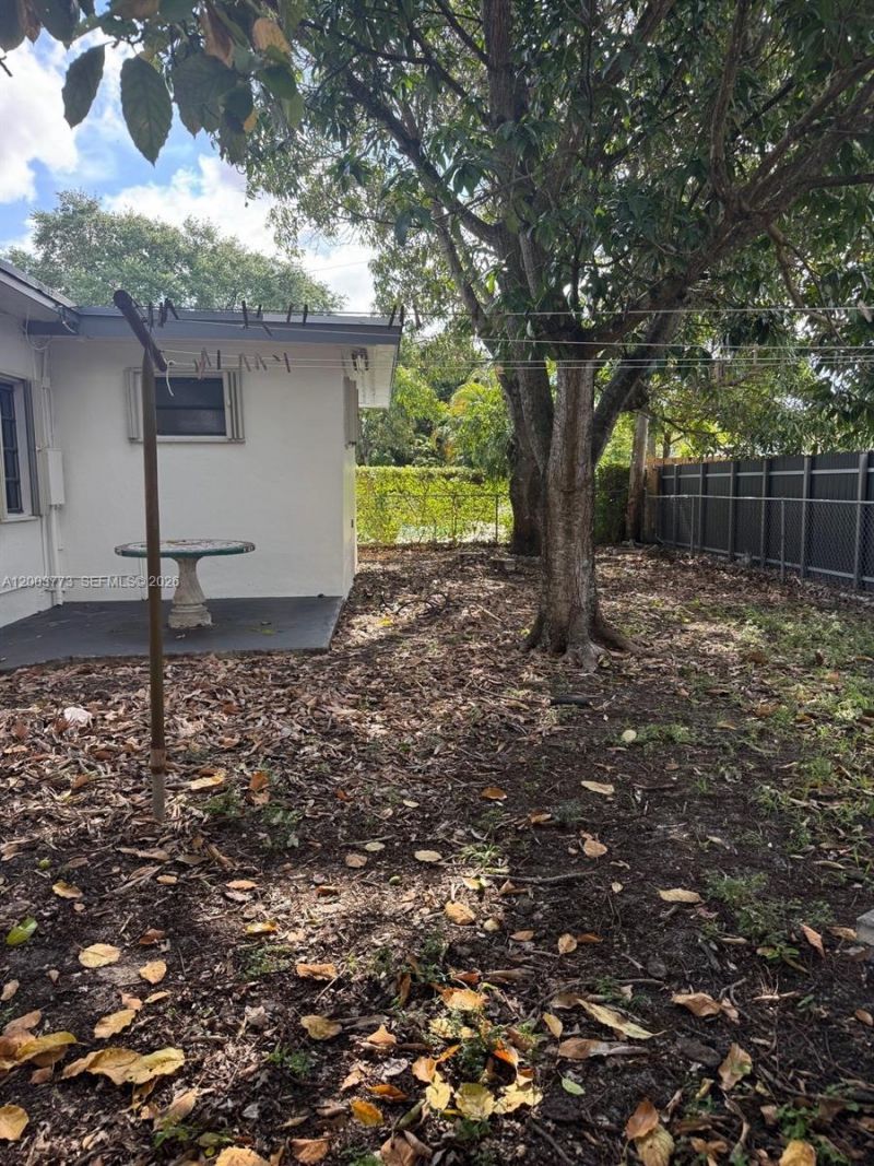 5260 SW 2nd St, Miami, FL 33134 Photo