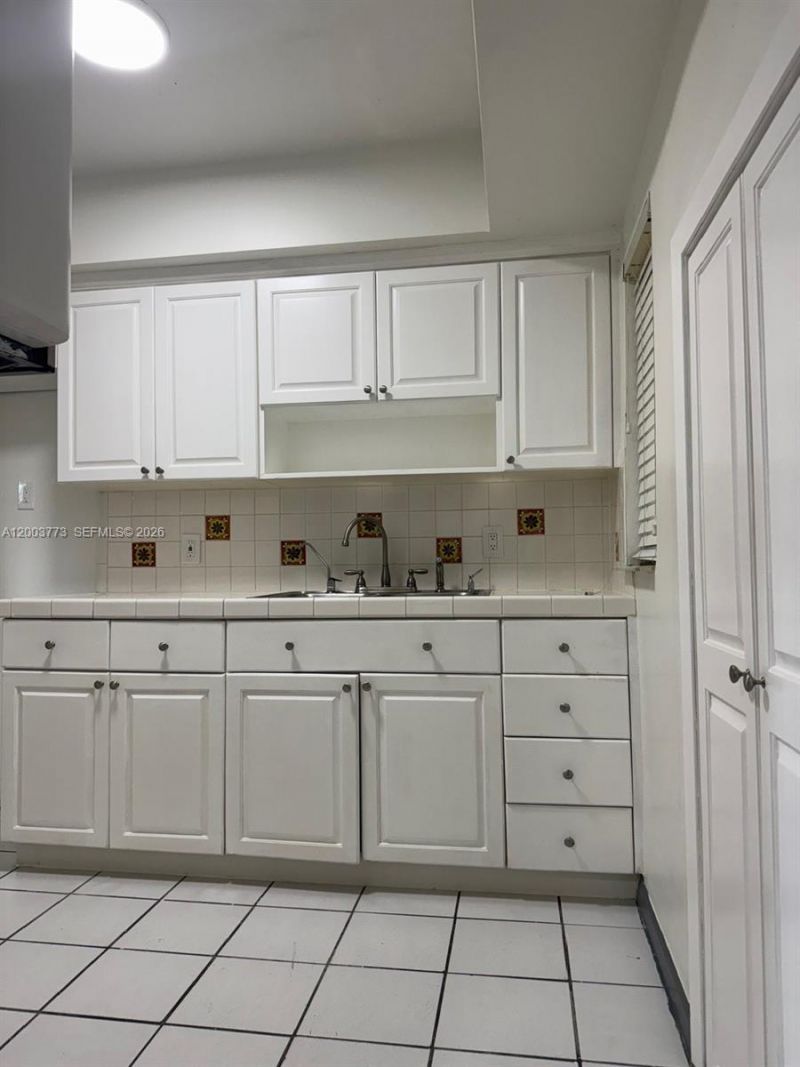 5260 SW 2nd St, Miami, FL 33134 Photo