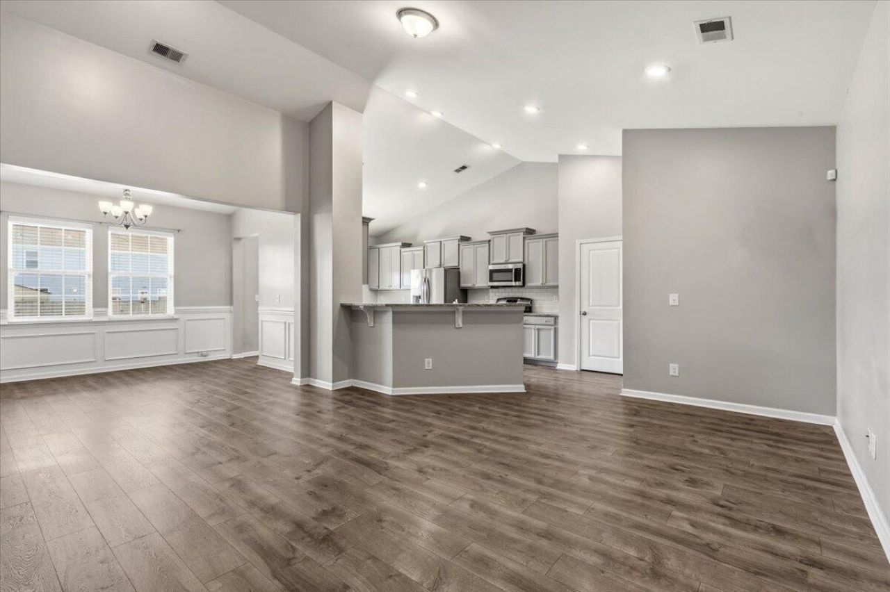 700 Redbud Lane Photo 11